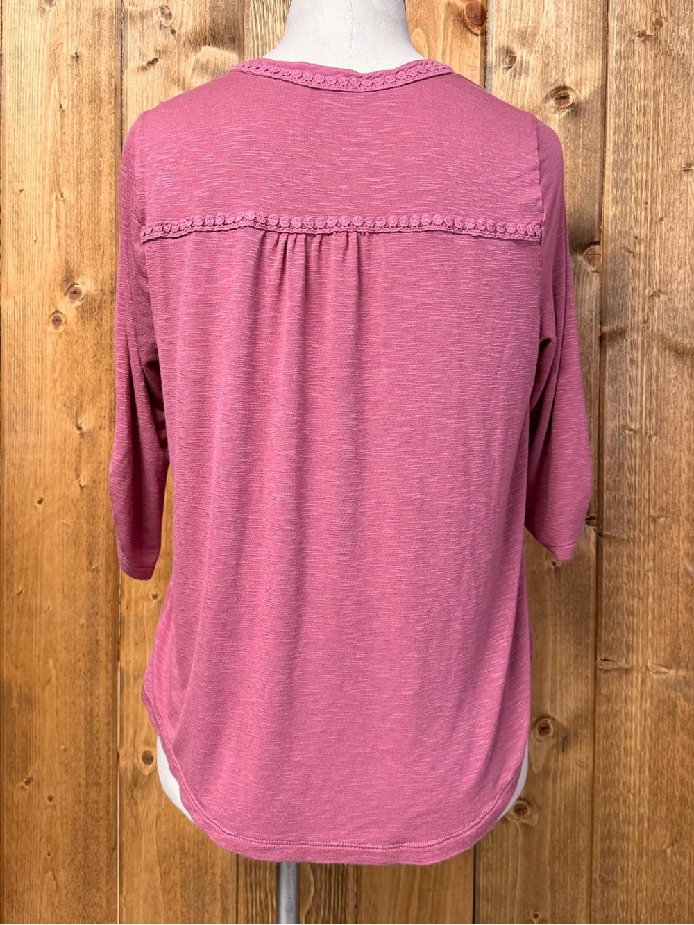 Democracy Large Mauve Embroidered Boho Split V-neck Roll Tab Blouse - Picture 5 of 7